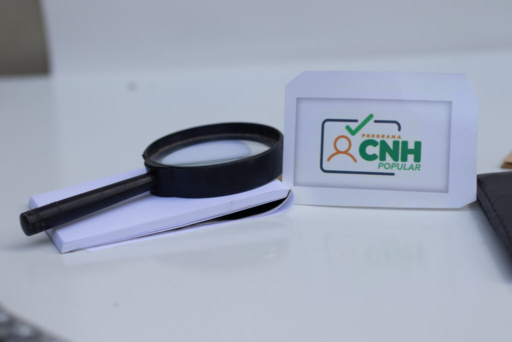 Quer tirar CNH praticamente de graça em uma época onde o processo custa quase R$ 3 mil na média? Veja como alguns programas sociais podem te ajudar nesse sentido.