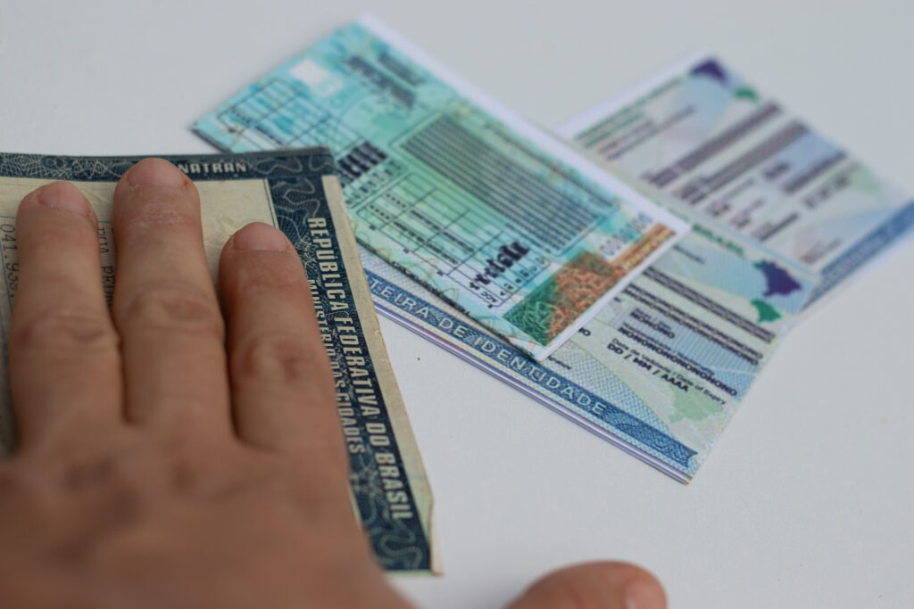 Novo exame toxicológico para tirar CNH tem deixado alguns brasileiros inseguros sobre o processo seletivo para tirar a habilitação.
