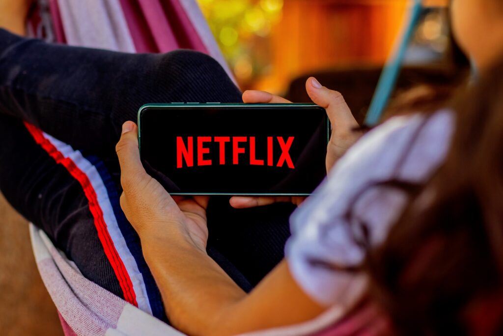 Esperando pra assistir as novidades do streaming? Tem coisa boa para entrar no catálogo da Netflix e do Disney+; confira.
