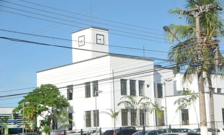 Prefeito de Porto Velho investe em escada exclusiva para evitar contato com a população - Geral