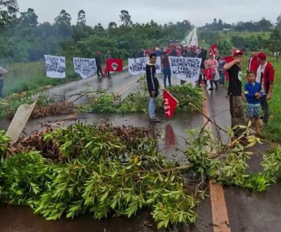 Em protesto, sem terras fecham rodovia em Ponta Porã, mas trecho já foi liberado - Interior