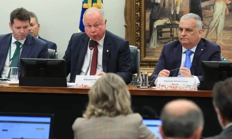 CCJ analisa suspensão de ação contra Bolsonaro e Ramagem no STF