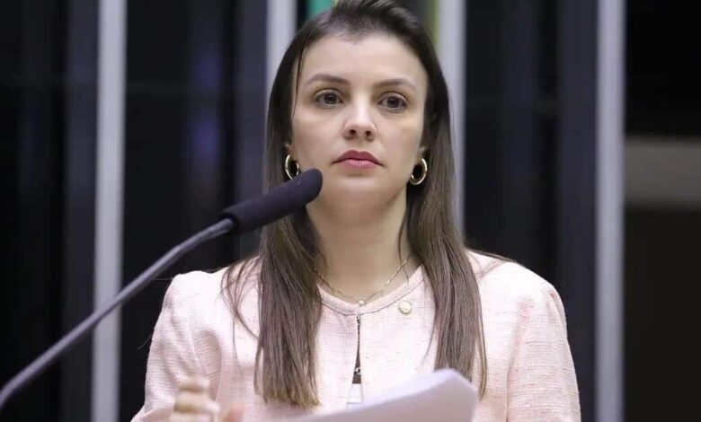 Deputada federal acusa marido de agressões físicas e psicológicas