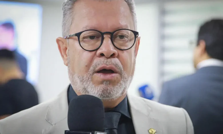 Com apenas 6 assinaturas, Afonso reclama de resistência na CPI das apostas