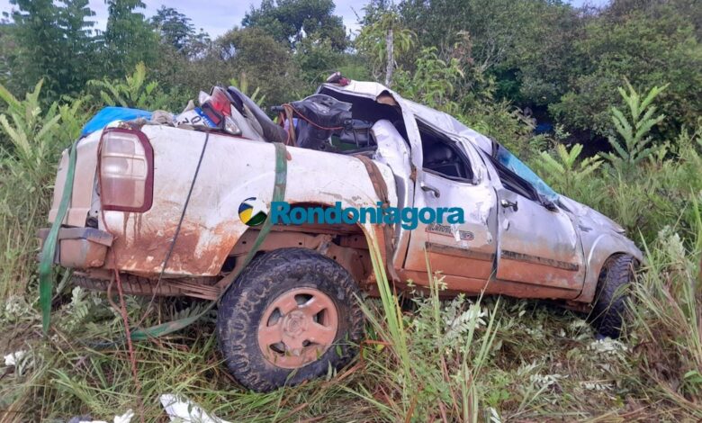 Capotamento na BR-319 deixa dois mortos e um ferido grave - Polícia