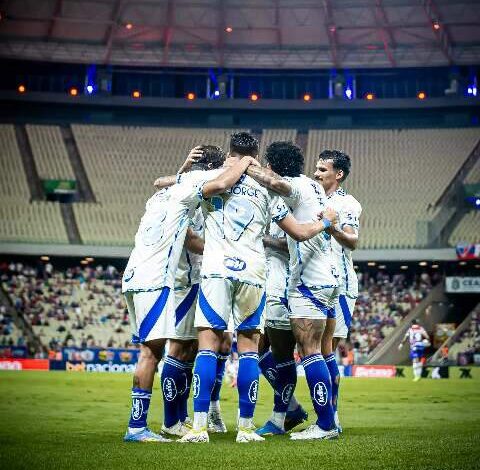 Cruzeiro vence Fortaleza por 2 a 0 e se aproxima dos líderes do Brasileirão