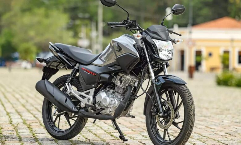 Honda CG 160 Start cinza escuro na diagonal.