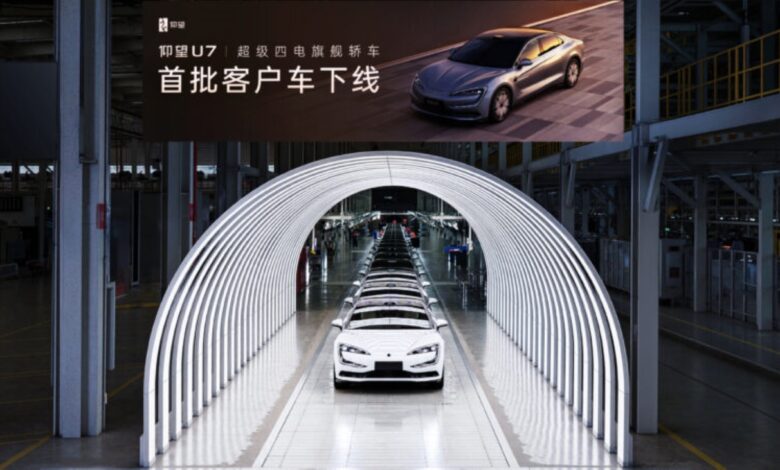 BYD inicia produção em massa do sedã de luxo Yangwang U7 na China