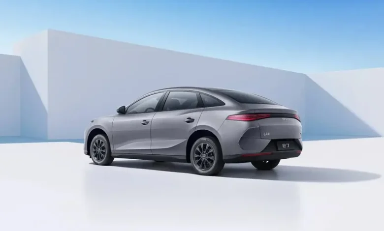BYD e7 - Divulgação BYD