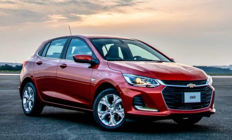 Onix vermelho Flex na diagonal.