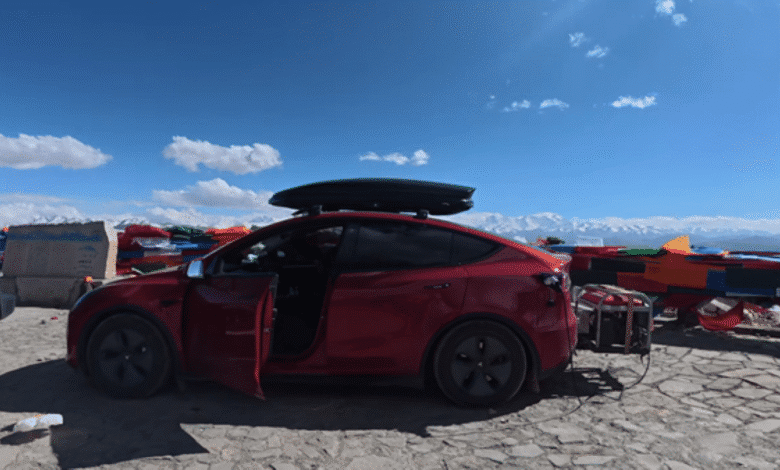 Proprietário chinês modifica Tesla para alcançar o Monte Everest