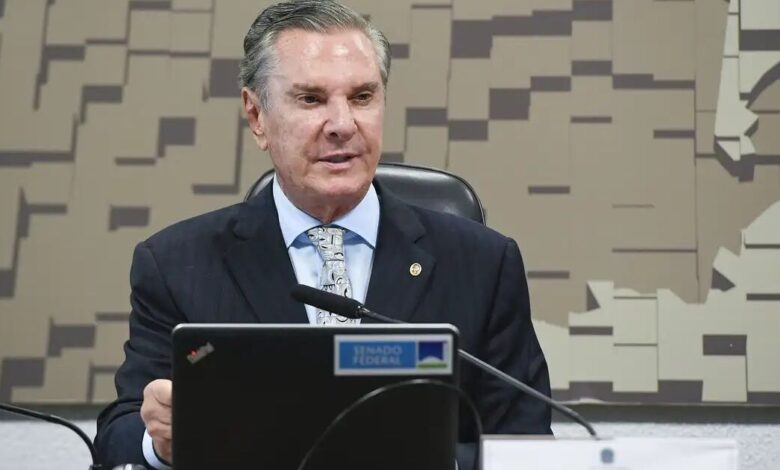 Ex-presidente Fernando Collor deixa presídio para cumprir pena em casa