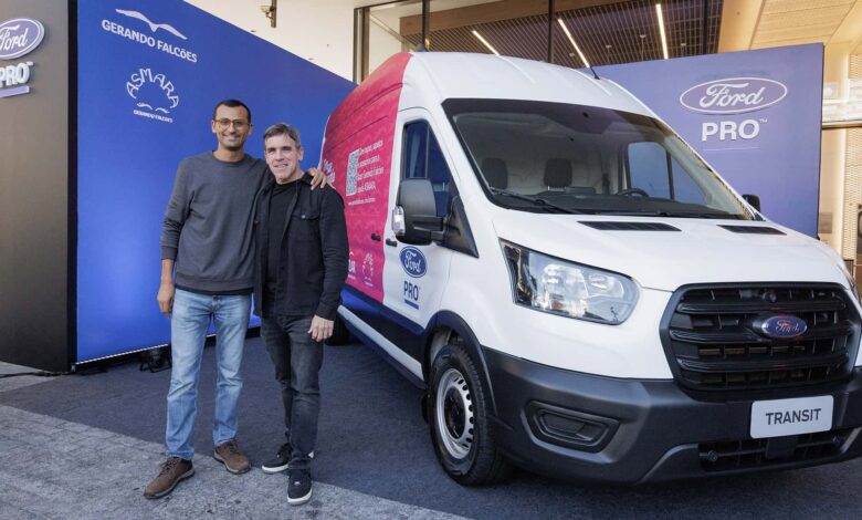 Ford comemora 60 anos da Transit com evento e veículos especiais