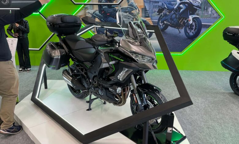 Kawasaki lança Ninja ZX4-RR e Versys 1100 2026 no Brasil