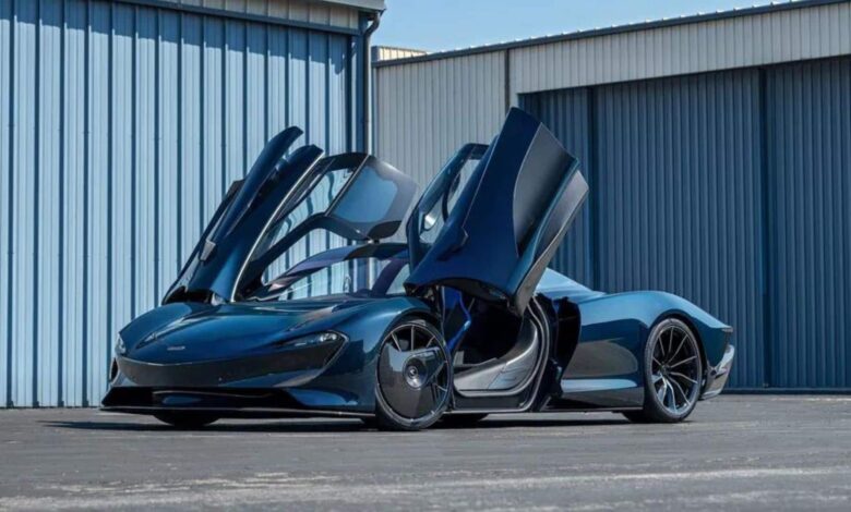 Portas da McLaren Speedtail 2025 abertas.