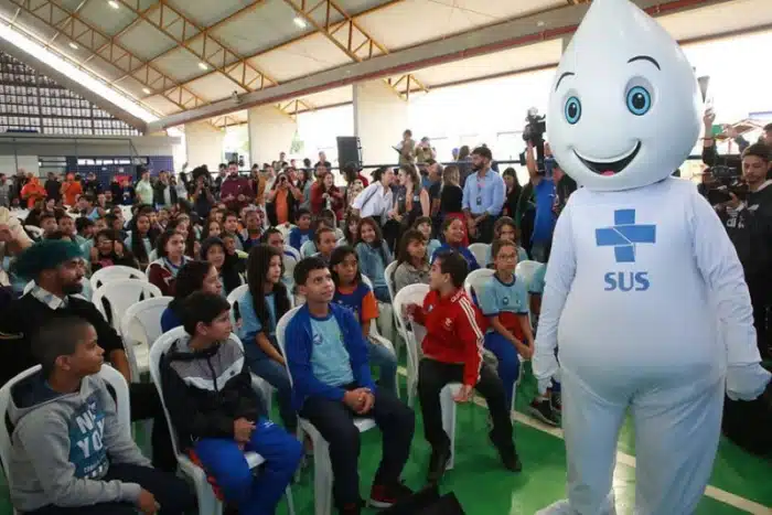 Ministério da Saúde quer vacinar 30 milhões de estudantes até o dia 25