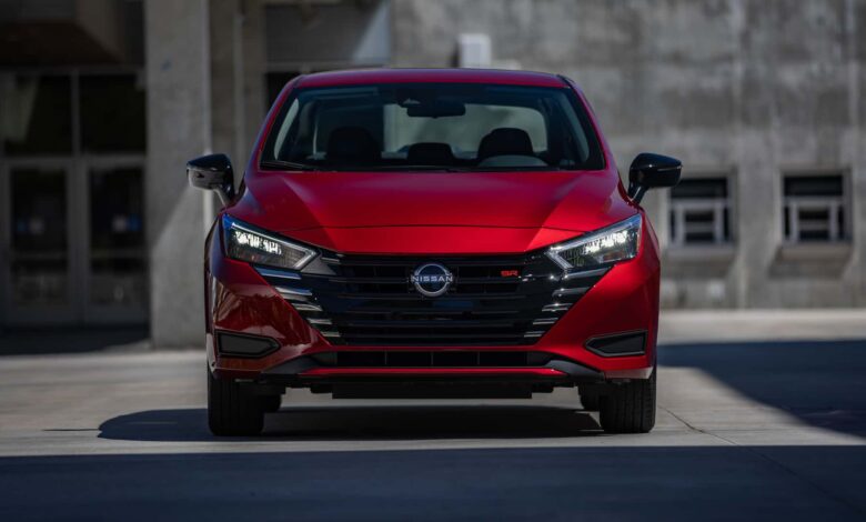 Nissan encerra produção do Versa com câmbio manual nos EUA