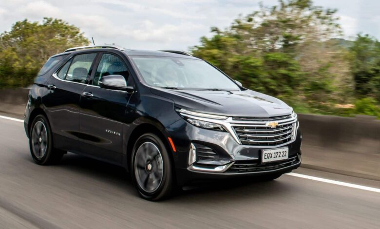 Chevrolet Equinox vermelho.