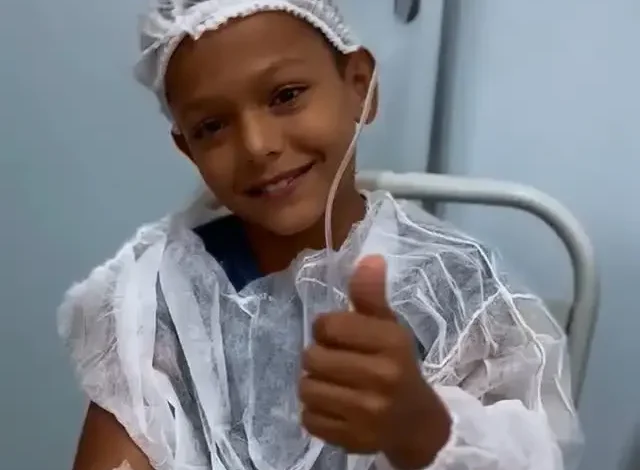 Eduardo Velloso realiza cirurgia em criança sem anestesia geral: “Paciente mais novo que operei”