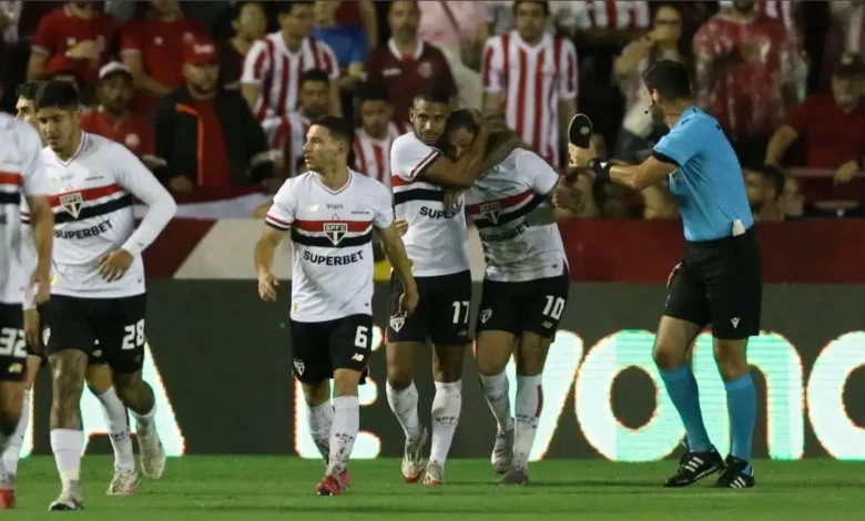 São Paulo volta a vencer Náutico e avança às oitavas da Copa do Brasil