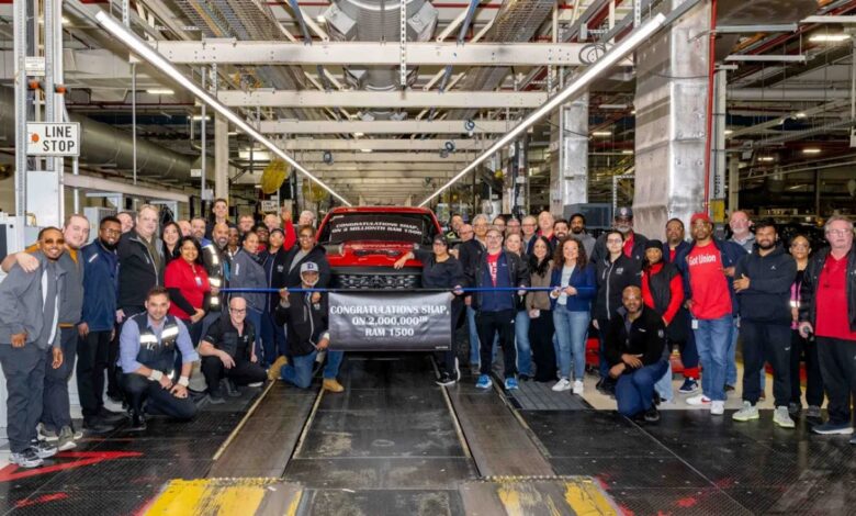 Fábrica da Stellantis em Michigan celebra produção de dois milhões de picapes Ram 1500