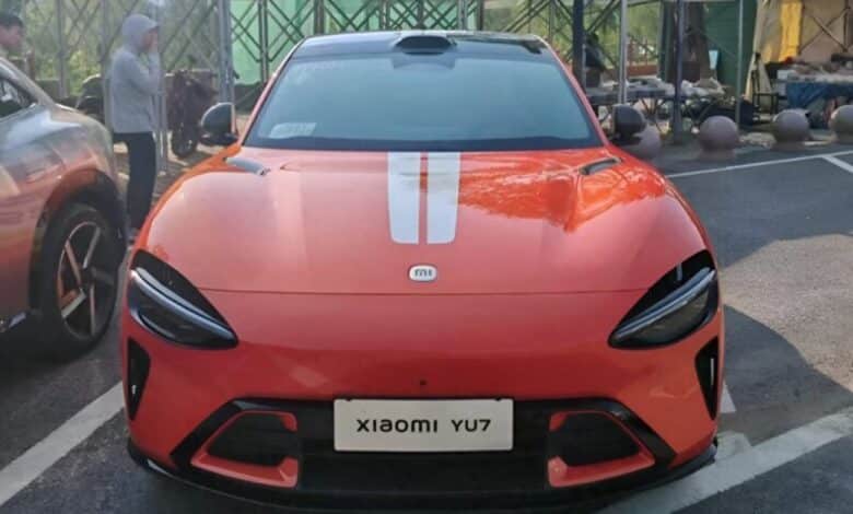 Xiaomi YU7 surge em imagens reais na cor Laranja Lava antes do lançamento