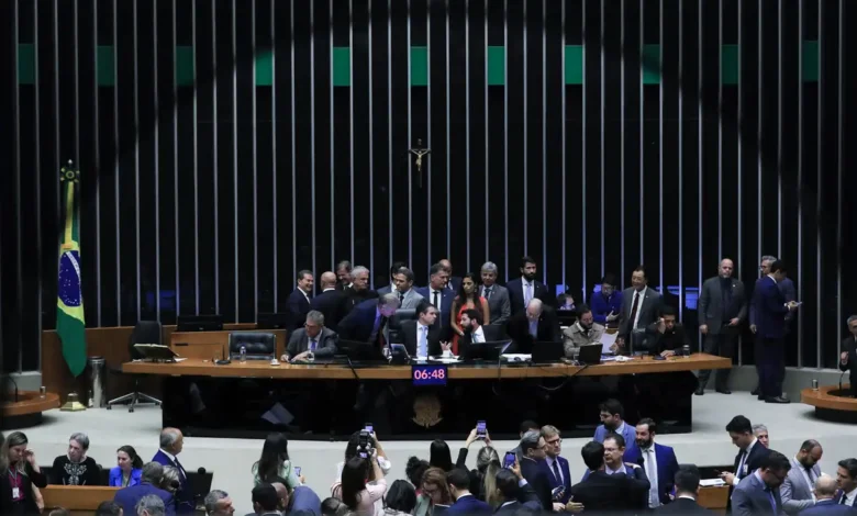 Câmara aprova urgência para PL que proíbe desconto automático no INSS – Brasil de Fato