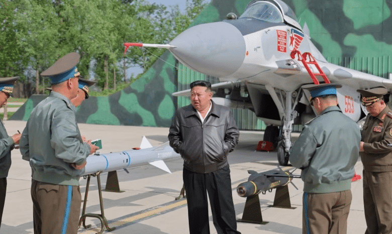Coreia do Norte usa caças e drones para destruir supostos foguetes inimigos