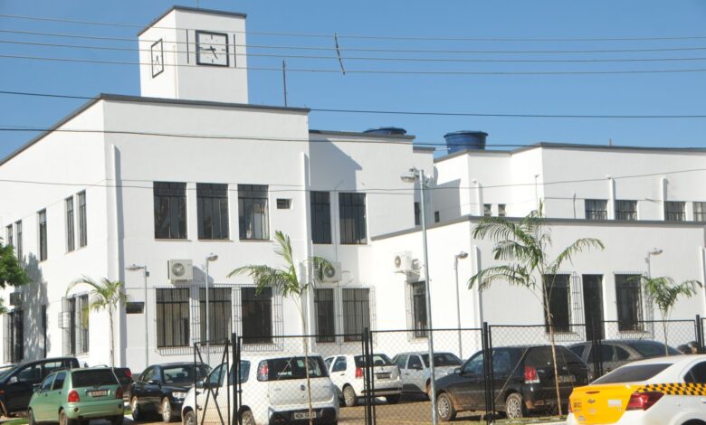 Gestão Léo fala em “fake news”, mas não explica pressa na contratação, retirada do sistema eletrônico e empenho imediato de R$ 8 milhões - Política