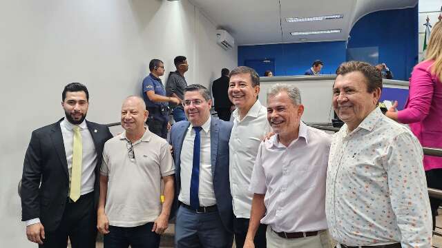 Ex-vereadores de Campo Grande são recebidos com festa na Câmara
