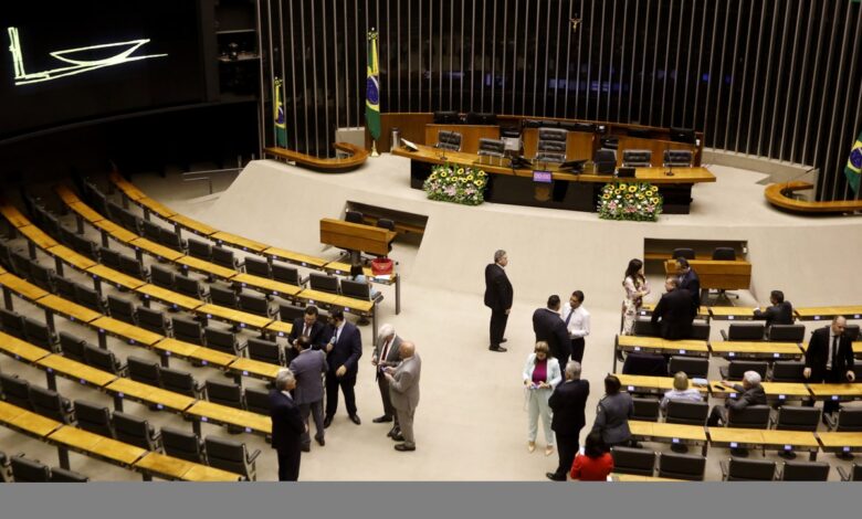 Com aumento de deputados, Câmara passará a ter 155 parlamentares além do número de cadeiras no plenário