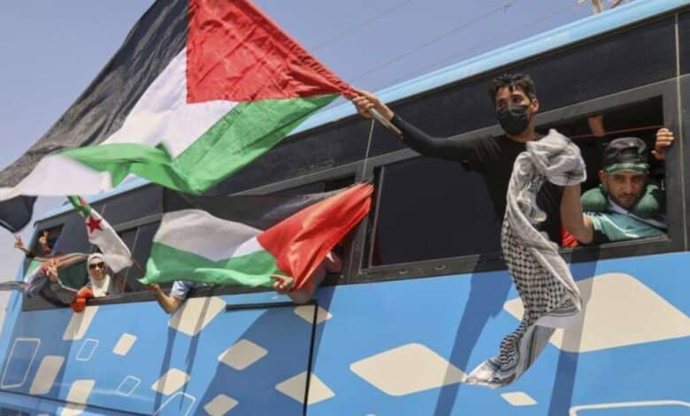Caravana pró-Palestina saindo da Tunísia é retida na Líbia e na saída do Cairo