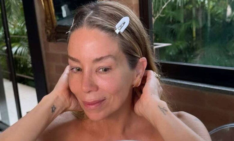 Nem harmonização, nem facelift: segredo da pele impecável de Danielle Winits aos 51 anos está em 4 hábitos simples do dia a dia