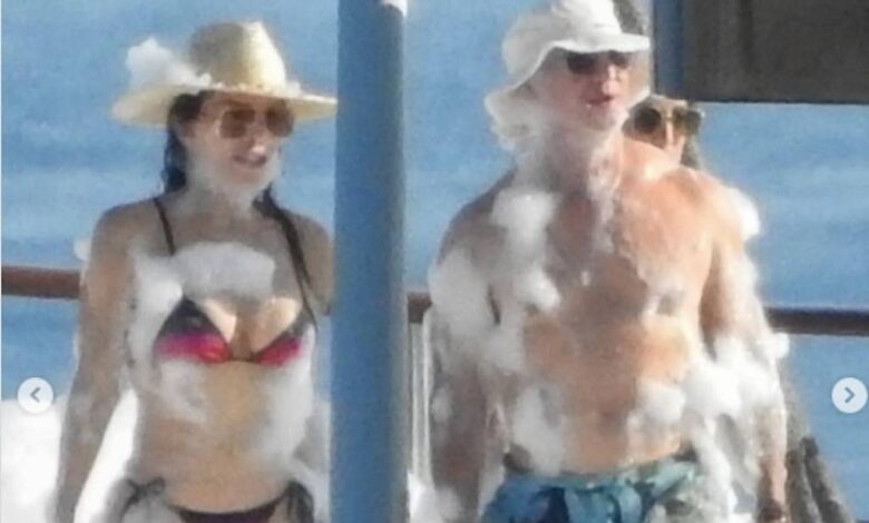 Jeff Bezos e Lauren Sanchez dão festa de espuma em iate - 25/06/2025 - Celebridades
