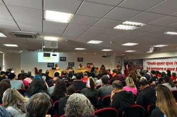 A categoria avalia as propostas apresentadas pelo GDF em reunião com a Comissão de Negociação do Sinpro - (crédito: Roberta Leite)