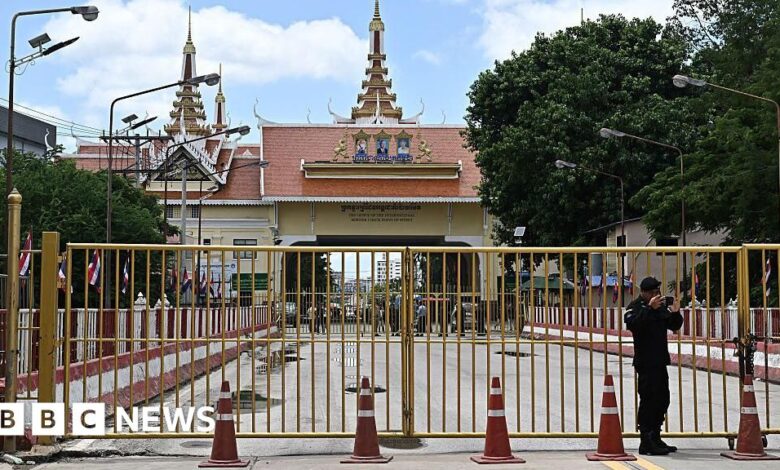 Thailand bans tourists from going to Cambodia