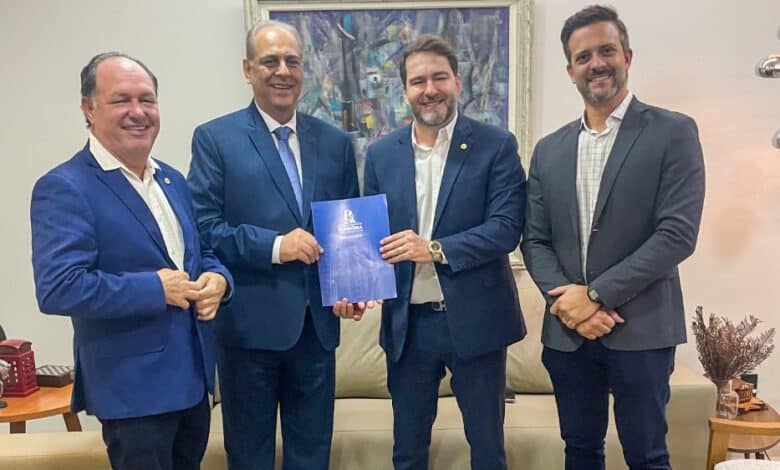 Presidente da Assembleia entrega relatório da CPI das Reservas ao Tribunal de Justiça de Rondônia - Política