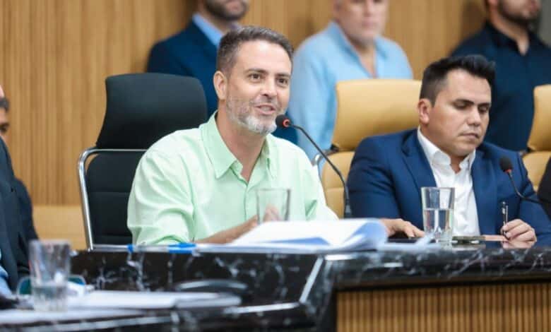 Léo Moraes cria novos cargos comissionados, aumenta salário dos atuais e causa impacto de R$ 150 milhões por ano - Política