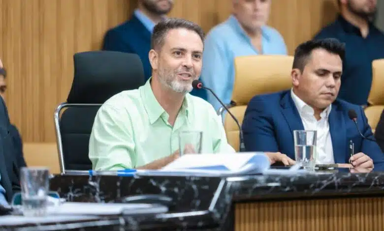 Léo Moraes cria novos cargos comissionados, aumenta salário dos atuais e causa impacto de R$ 150 milhões por ano - Política