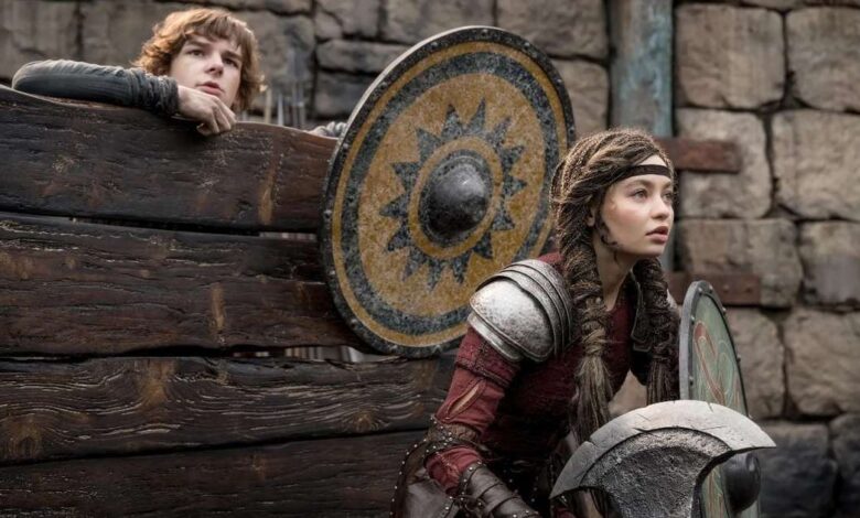 Atriz que interpreta Astrid em Como Treinar o Seu Dragão live-action reage aos ataques contra sua escalação