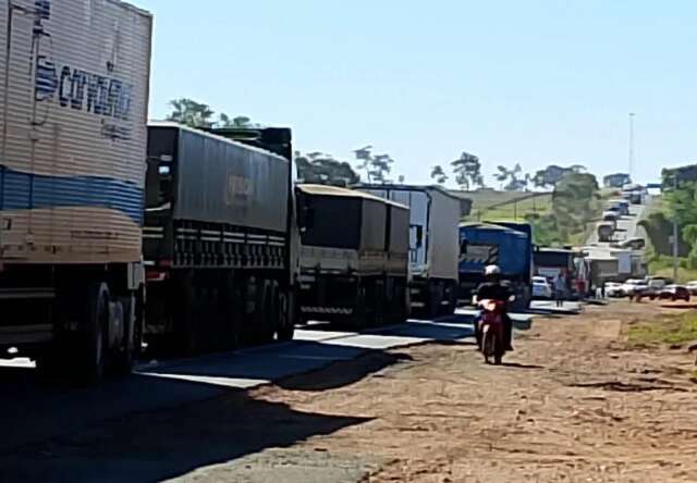 Professor morre em acidente entre moto e caminhão na BR-158 em Paranaíba