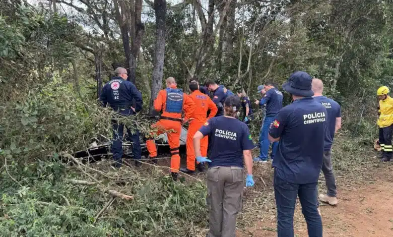 Destroços do balão que caiu em SC