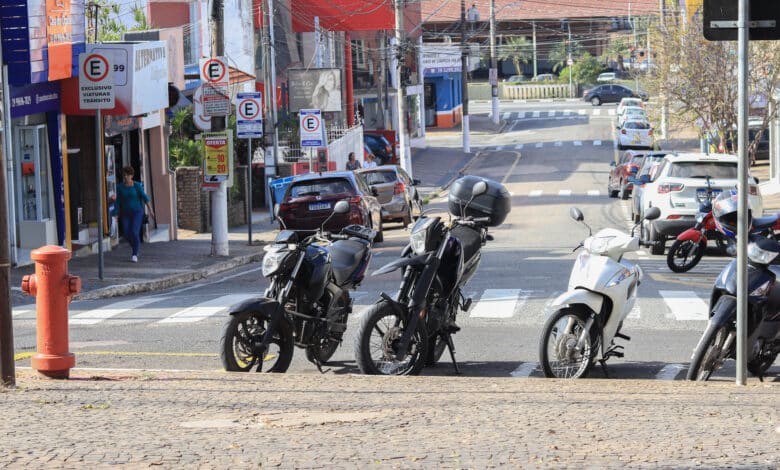 Ter uma moto sem CNH é o sonho de muitas pessoas que precisam se deslocar coma gilidade, mas estão sem dinheiro para tirar a habilitação cada dia mais cara no Brasil.
