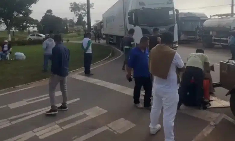 Em Xapuri, BR-317 segue totalmente bloqueada, sem previsão de liberação, diz PRF | ac24horas