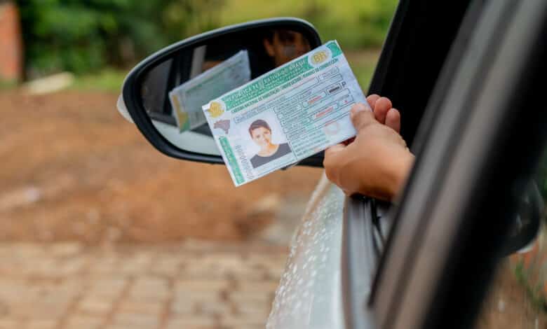 Programa de CNH gratuita tem prazo pra acabar e muita gente ainda não garantiu o direito que possui; veja mais sobre o assunto.