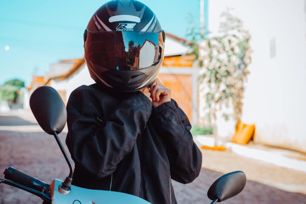 Pesquisa revela dados surpreendentes sobre acidentes relacionados ao uso de moto no Brasil; entenda o que está por trás dessas ocorrências e veja como proceder a partir de agora.