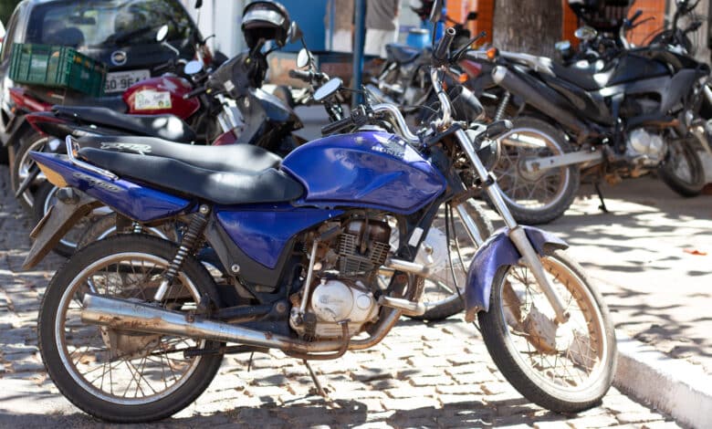 A Honda é a marca de motos com maior sucesso no Brasil; confira alguns modelos acessíveis e que valem muito a pena comprar em 2025.