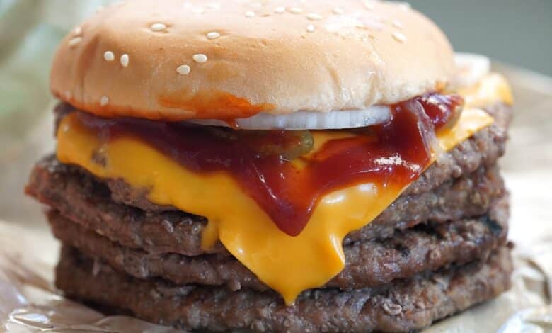 Nova promoção do Burger King visa dar um prêmio para quem foi vítima de infidelidade; entenda as regras e o prêmio.