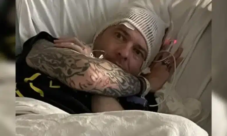 Imagem de Anthony no hospital.