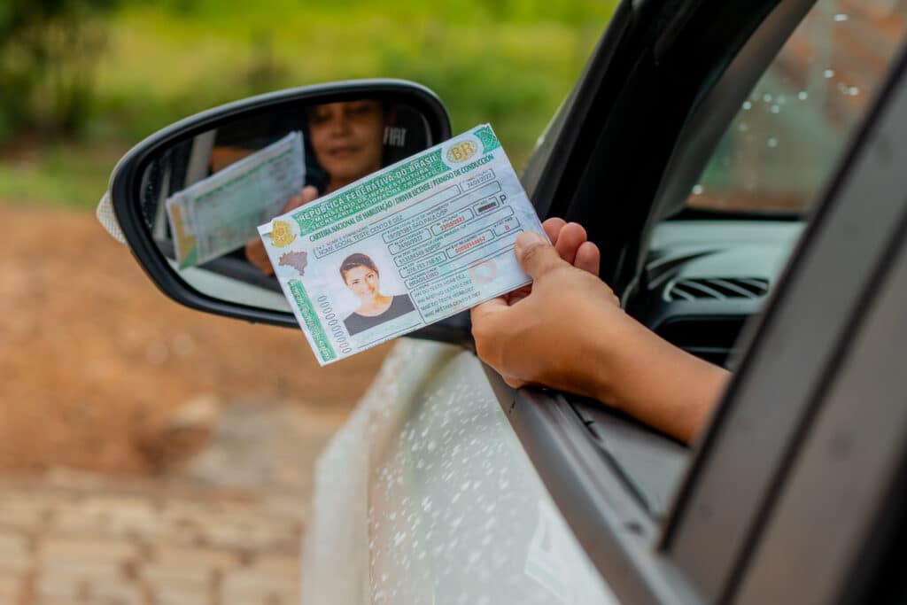 Chegou a hora de conseguir sua habilitação de graça por meio do CNH da gente; entenda o que é esse programa para ajudar os brasileiros.
